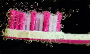 Read on to learn how you can choose the right toothbrush for you!