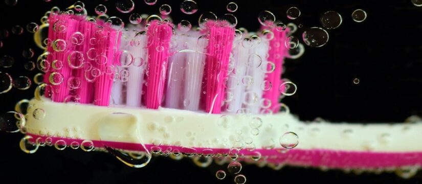 Read on to learn how you can choose the right toothbrush for you!